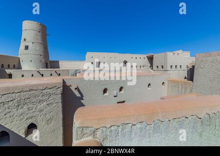 BAHLA, OMAN - 28 NOVEMBRE 2017: Vista del Forte Bahla, a Bahla, Oman Foto Stock