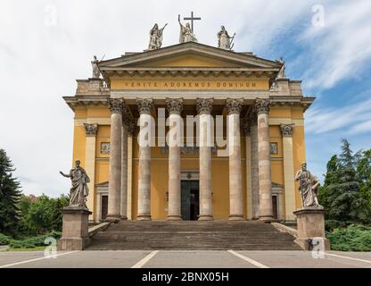 Facciata Cattedrale Basilica chiamata anche Eger Cattedrale di Eger, Ungheria Foto Stock