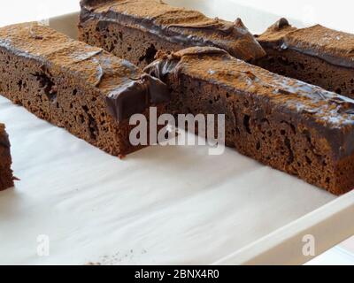 torta al cioccolato nel ristorante frigorifero Foto Stock