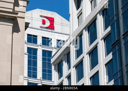 Un logo all'esterno della sede di Dominion Enterprises a Norfolk, Virginia, il 2 maggio 2020. Foto Stock