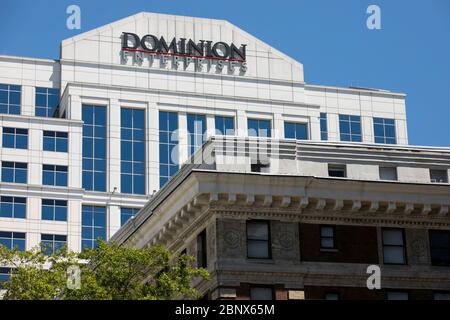 Un logo all'esterno della sede di Dominion Enterprises a Norfolk, Virginia, il 2 maggio 2020. Foto Stock