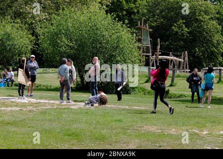 Southampton, Hampshire, Regno Unito. 16 maggio 2020, i manifestanti si riuniscono a Southampton Common come parte di una protesta a livello nazionale contro la nuova legge sul coronavirus, e propose vaccinazioni Southampton, Hampshire, UK Credit: Dawn Fletcher-Park/Alamy Live News Foto Stock