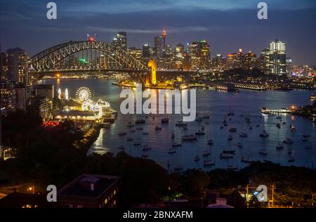 il ponte del porto di sydney di notte visto dalla Lavender Bay Foto Stock