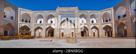 Allakuli Khan Madrasah, nella fortezza Ichon-Qala, la città vecchia di Khiva, in Uzbekistan. Foto Stock