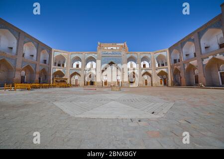Allakuli Khan Madrasah, nella fortezza Ichon-Qala, la città vecchia di Khiva, in Uzbekistan. Foto Stock