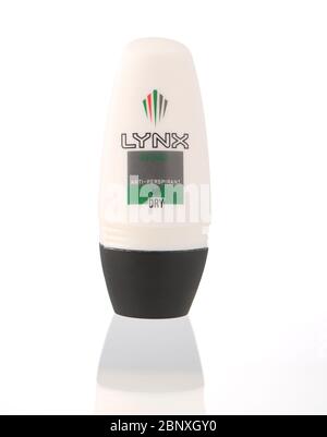Lynx Dry mans rotola su deodorante isolato su uno sfondo bianco Foto Stock