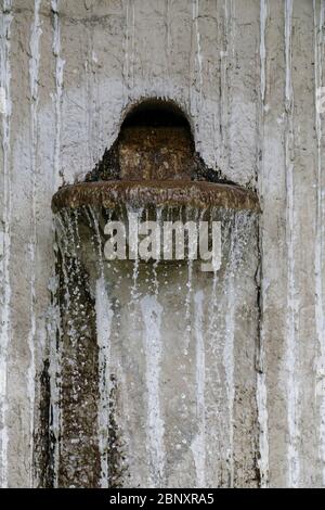 Brunnen im öffentlichen Wasserparadies nel Baden-Baden Foto Stock