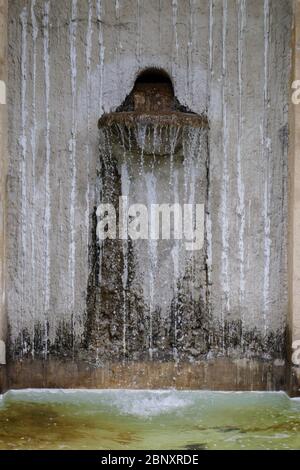 Brunnen im öffentlichen Wasserparadies nel Baden-Baden Foto Stock