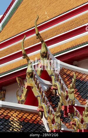 Dettagli sul tetto dalla Thailandia´s Grand Palace a Bangkok (Wat Phra Kaew) Foto Stock