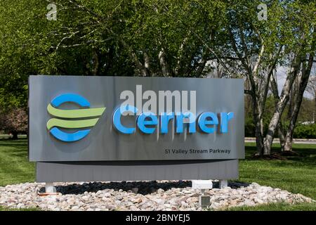 Un cartello con il logo all'esterno di una struttura occupata da Cerner a Malvern, Pennsylvania, il 4 maggio 2020. Foto Stock