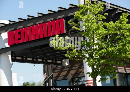 Un cartello con il logo all'esterno di un ristorante Benihana a Plymouth Meeting, Pennsylvania, il 4 maggio 2020. Foto Stock