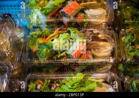 Rotoli di verdure per una dieta sana Foto Stock