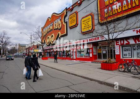 Toronto Canada - 21 Marzo 2015 - scena di strada a Toronto Ontario - Honest ed Foto Stock