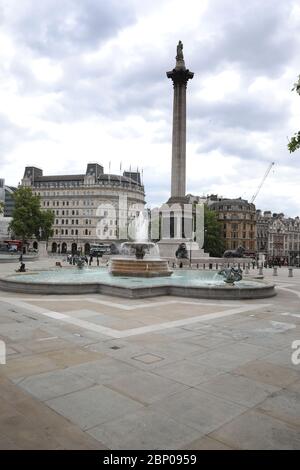 Londra, Regno Unito. 16 maggio 2020. Cinquantaquattro giorni di Lockdown, a Londra. Trafalgar Square era ancora molto tranquilla oggi. Questo è il primo fine settimana di un leggero relax di blocco in Inghilterra, come il messaggio dal governo è ora 'stay alert' invece di 'stay in homea'. Ora siete in grado di uscire di più, giocare a golf, andare a pesca, e visitare i centri del giardino, ma le misure di distanza sociale dovrebbero ancora essere mantenute. Il paese è stato in blocco a causa della pandemia di Coronavirus COVID-19. COVID-19 Coronavirus lockdown, Peterborough, UK, on May 16, 2020 Credit: Paul Marriott/Alamy Live News Foto Stock