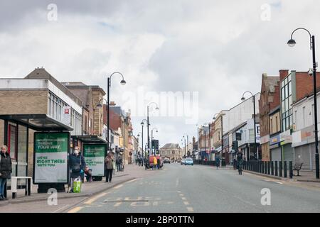 Newcastle/UK - 4 maggio 2020: Vita di Lockdown nella strada nord-orientale di Byker Shields Foto Stock