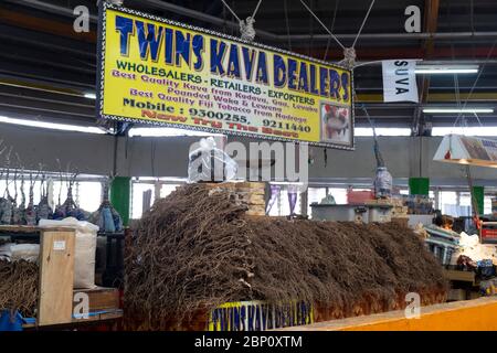 Radici di kava in vendita al mercato di Suva, Coral Coast, viti Levu, Fiji, Sud Pacifico. Foto Stock