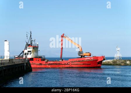 Prendi Hopper drager 'Admiral Day' dragando l'ingresso al fiume Ayr, Ayr, Sud Ayrshire, Scozia, Foto Stock