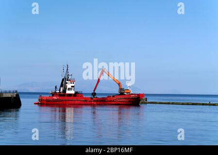 Prendi Hopper drager 'Admiral Day' dragando l'ingresso al fiume Ayr, Ayr, Sud Ayrshire, Scozia, Foto Stock