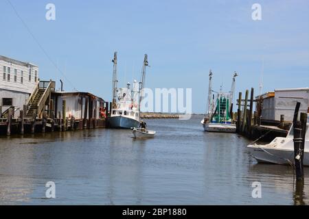 L'industria della pesca wanchese sostiene un numero modesto di pescherecci commerciali a strascico all'estremità meridionale dell'isola di Roanoke. Foto Stock
