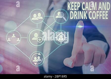 Testo di annuncio concettuale didascalia ispirazione che mostra mantenere la calma e bere caffè. Concetto di business che significa incoraggiare un individuo a godere della caffeina Foto Stock