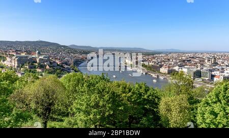 Una vista panoramica di Budapest vista dal Colle Gellert Foto Stock