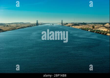 Suez Kanal von der Brücke eines Kreuzfahrtschiffes Foto Stock