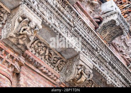 Particolare dell'architrave della Casa dei Crescenzi, Roma, Italia Foto Stock