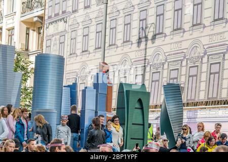 MOSCA, RUSSIA - 10 SETTEMBRE 2017: Celebrazione dell'870° compleanno di Mosca. Modello dei grattacieli di Mosca in via Tverskaya. Foto Stock