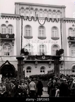 Inaugurazione della casa di Adolf Hitler a Kassel Heinrich Hoffmann Fotografie 1933 fotografo ufficiale di Adolf Hitler, e un politico e editore nazista, che era un membro del circolo intimo di Hitler. Foto Stock