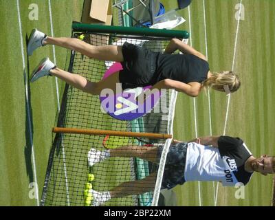 Elina Svitolina si allenò con il suo allenatore di tennis Andrew Bettles al torneo femminile WTA di Nature Valley Classic il 22 giugno 2018 Foto Stock