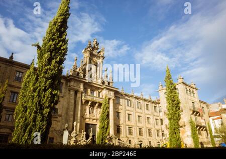 Santiago de Compostela, provincia di Coruña, Galizia, Spagna - 12 febbraio 2020 : Monastero di San Martiño Pinario a Praza da Inmaculada o Acibecher Foto Stock