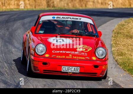 Tim James nella sua Porsche 964 Carrera 2 Cup 1990. Si tratta di un'auto da competizione di grande successo, poiché è la gara tedesca della Carrera Cup. Foto Stock