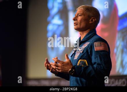 L'astronauta della NASA Mark Vande Hei parla ad una presentazione postvolo presso la sede della NASA a Washington, D.C. il 15 giugno 2018, riflettendo sulla sua missione di 168 giorni a bordo della stazione spaziale Internazionale come parte della spedizione 53 e 54. Foto Stock
