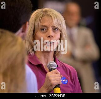 ICEAT-2 Prelaunch Briefing Cathy Richardson, Vice Program Manager, Earth Science Projects Division, Goddard Space Flight Center della NASA, è visto durante un incontro di lancio della NASA Ice, Cloud and Land Elevation satellite-2 (ICEESat-2), giovedì 13 settembre 2018, alla base dell'aeronautica di Vandenberg in California. La missione ICENAT-2 misurerà l'altezza variabile del ghiaccio terrestre. Foto Stock