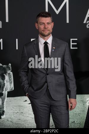 Prima 'First Man' all'attore americano NASM Patrick Fugit arriva sul tappeto rosso per la prima del film "First Man" al Smithsonian National Air and Space Museum giovedì 4 ottobre 2018 a Washington. Il film si basa sul libro di Jim Hansen e racconta la vita dell'astronauta della NASA Neil Armstrong, dal pilota di test al suo storico atterraggio sulla Luna. Foto Stock