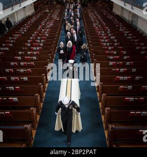 Bruce McCandless Funeral Service Famiglia e amici partono il servizio funerale per l'ex astronauta della NASA Capitano Bruce McCandless II, USN (Ret.), Martedì 16 gennaio 2018 presso la United States Naval Academy Chapel di Annapolis, Maryland. Foto Stock