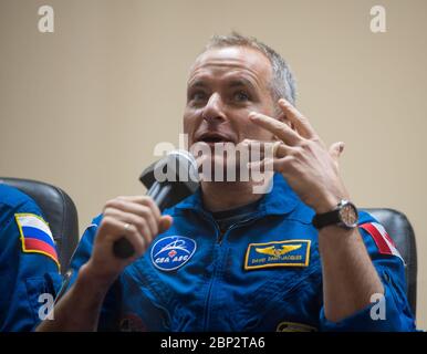 Expedition 58 Press Conference Expedition 58 l'ingegnere di volo David Saint-Jacques dell'Agenzia spaziale Canadese (CSA) risponde a una domanda durante una conferenza stampa, domenica 2 dicembre 2018, presso il Cosmonaut Hotel di Baikonur, Kazakistan. Il lancio del razzo Soyuz è previsto per il 3 dicembre e porterà Saint-Jacques, Comandante di Soyuz Oleg Kononenko di Roscosmos, e l'ingegnere di volo Anne McClain della NASA in orbita per iniziare la loro missione di sei mesi e mezzo sulla Stazione spaziale Internazionale. Foto Stock