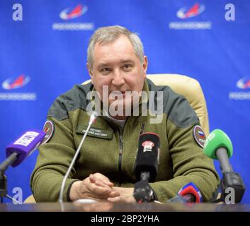 Expedition 59 Post docking Press Conference il Direttore Generale del Roscosmo Dmitry Rogozin risponde alle domande durante una conferenza stampa post-docking 59, venerdì 15 marzo 2019 presso l'Hotel Baikonur di Baikonur, Kazakistan. Foto Stock