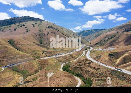 Vista aerea sull'autostrada i-5 a Grapevine, nella contea di Kern, California Foto Stock