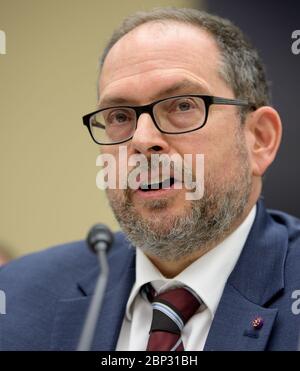 L'8 maggio 2019, il Dr. Jonathan Lunine testimoniò durante un'audizione della sottocommissione per lo spazio e l'aeronautica a Washington, D.C., discutendo dei programmi di esplorazione dello spazio profondo della NASA e delle proposte lunari. L'udienza si concentrò sulle future missioni su Marte e oltre. Foto Stock