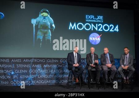 Il 14 maggio 2019, l'amministratore della NASA Jim Bridenstine, insieme ad altri leader della NASA, tenne un municipio presso il quartier generale della NASA a Washington, D.C. discusse l'emendamento al bilancio dell'anno fiscale 2020 a sostegno dei piani della NASA per riportare gli astronauti sulla Luna entro il 2024. Foto Stock
