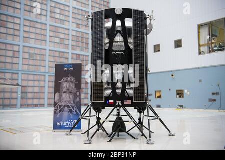 Annuncio dei servizi commerciali Lunar Payload le macchine intuitive Lander lunare si vedono, venerdì 31 maggio 2019, al Goddard Space Flight Center di M. Astrobotic, macchine intuitive, e Orbit Beyond sono state selezionate per fornire i primi lander lunari per l'esplorazione della superficie lunare del programma Artemis.