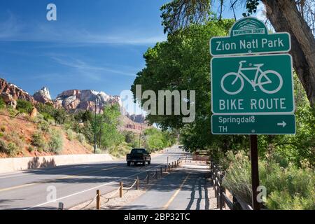 Cartello con la scritta per la pista ciclabile designata a Zion National Park e Springdale, Utah Foto Stock