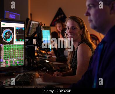 Ritratto - candidato astronauta Loral o’Hara NASA candidato astronauta Loral o’Hara pone per un ritratto nella Blue Flight Control Room, martedì 9 luglio 2019 al Johnson Space Center della NASA di Houston, Texas. Foto Stock