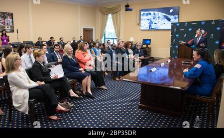 Evento femminile al rubinetto su Artemis Jim Bridenstine, amministratore della NASA, fornisce osservazioni a un Caucus del Congresso bipartisan per le questioni femminili sul programma di esplorazione lunare Artemis della NASA, mercoledì 11 settembre 2019 presso il Rayburn House Office Building di Washington. Foto Stock