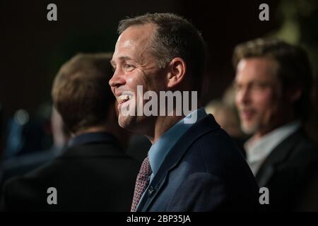 'Ad Astral' Screening al National Geographic NASA Administrator Jim Bridenstine, arriva sul tappeto rosso ad una proiezione del film "ad Astra" alla National Geographic Society, lunedì 16 settembre 2019 a Washington. Il cast include Tommy Lee Jones, Brad Pitt, Ruth neGGa, Liv Tyler e Donald Sutherland. Pitt è protagonista dell'astronauta Roy McBride che viaggia nel profondo del sistema solare nella speranza di risolvere un mistero che minaccia la vita sulla Terra. Foto Stock