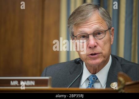L'audizione della Camera sull'esplorazione spaziale profonda Brian Babin, R-Texas, fa una domanda durante un'audizione del Comitato per la Scienza, lo spazio e la tecnologia della Casa, intitolata "Developing Core Capabilities for Deep Space Exploration: An Update on NASA's SLS, Orion, and Exploration Ground Systems", mercoledì 18 settembre 2019 presso il Rayburn House Office Building di Washington. Foto Stock