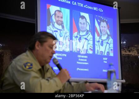 Spedizione 60 Landing Preparations Vice Direttore di Rosaviatsiya (Agenzia federale russa per il trasporto aereo) Alexander Vedernikov ha un incontro con la NASA, Roscosmos, E le forze russe di ricerca e recupero presso il Cosmonaut Hotel di Karaganda, Kazakhstan per discutere la preparazione per l'atterraggio della spedizione 60 membri dell'equipaggio Nick Hague della NASA e Alexey Ovchinin di Roscosmos, insieme con l'astronauta Hazzaa Ali Almansoori degli Emirati Arabi Uniti, martedì 1 ottobre 2019. L'Aia e Ovchinin tornano dopo 203 giorni nello spazio dove hanno servito come membri della spedizione 59 e 60 cr Foto Stock