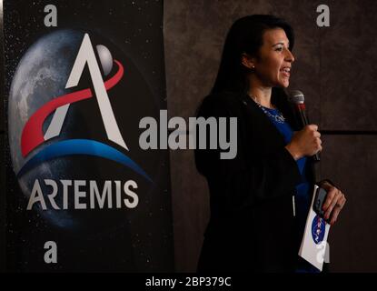 Evento spaziale di generazione Artemis l'amministratore associato della NASA per l'Ufficio delle comunicazioni Bettina Inclán modera una discussione con l'amministratore della NASA Jim Bridenstine, astronauta della NASA Kate Rubins, E Chris Hansen, responsabile dell'ufficio di attività extraveicolare presso il Johnson Space Center della NASA durante l'evento spaziale Artemis Generation, martedì 15 ottobre 2019 presso la sede centrale della NASA a Washington. L'unità extraveicolare di mobilità (xEMU) migliora sulle tute precedentemente indossate sulla Luna durante l'era Apollo e quelle attualmente in uso per le passeggiate spaziali fuori dall'interno Foto Stock