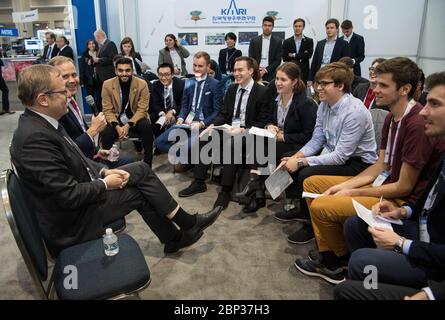 Il 21 ottobre 2019, l'amministratore della NASA Jim Bridenstine e il direttore generale dell'ESA Dr. Johann-Dietrich Worner hanno partecipato a una sessione studentesca interattiva al 70° Congresso Astronautico Internazionale tenutosi presso il Walter E. Washington Convention Center di Washington, D.C. Foto Stock